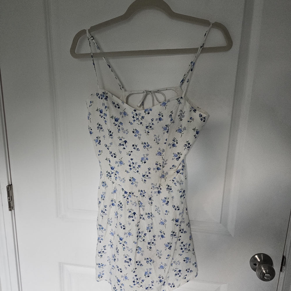 Nwot Hollister White and Blue Floral Mini Dress W/ Built-in Shorts